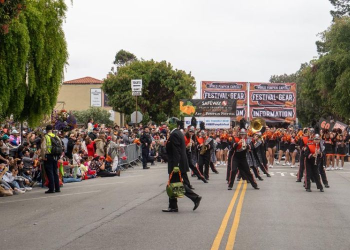 2022 Pumpkin Festival Parade HMB Marching Band
